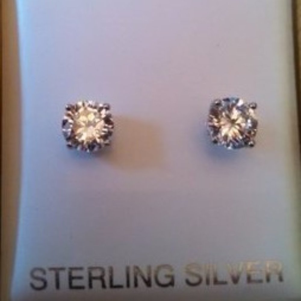 ***SATISFACTION GUARANTEED*** .925 Sterling Silver CZ Diamond Stud Earrings - Picture 4 of 10